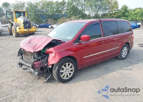 2015 Chrysler Town & Country Touring z USA, uszkodzony, nr VIN 2C4RC1BG3FR610990